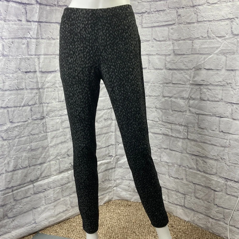 ✨ St. John’s Bay Animal Print Pull-On Pants ✨ - Picture 4 of 15